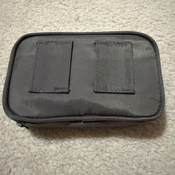 Lufthansa Airlines Amenity Bag - Gray Nylon Clamshell-style - Picture 2 of 2